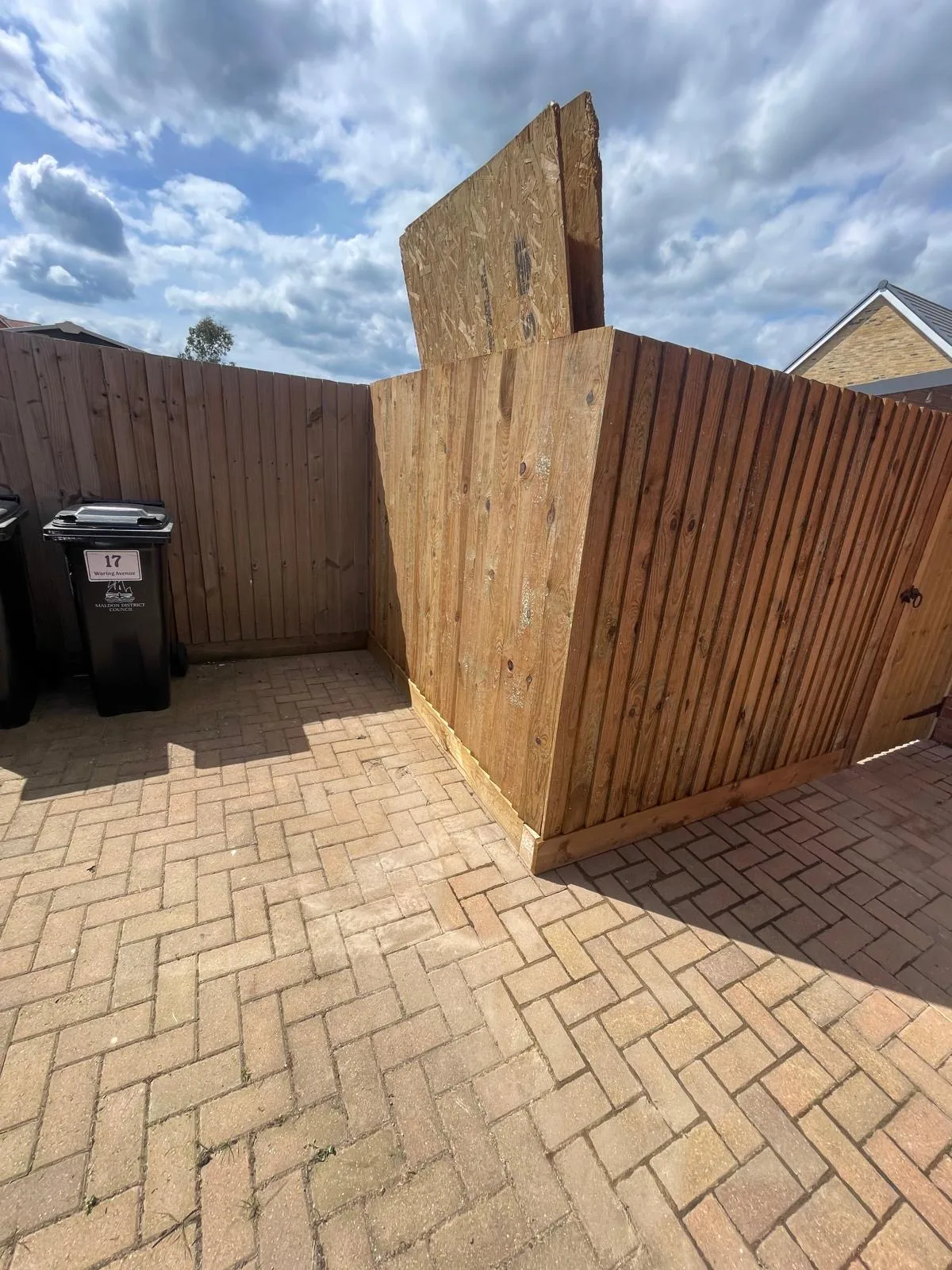 Garden boundary fencing